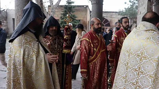 Miçing ayininde depremzedelere dua