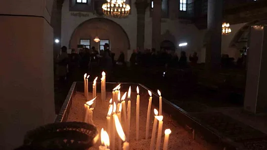 Miçing ayininde depremzedelere dua