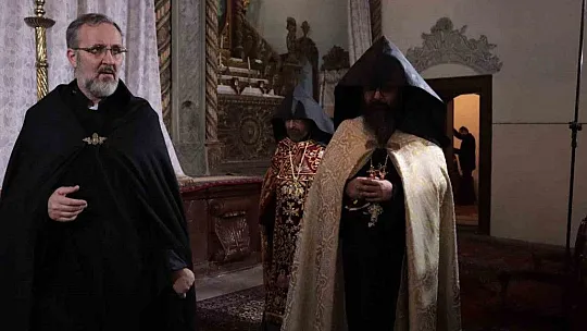 Miçing ayininde depremzedelere dua