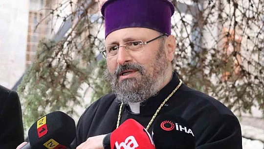 Miçing ayininde depremzedelere dua
