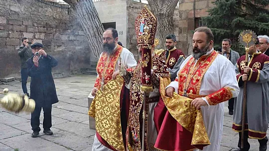 Miçing ayininde depremzedelere dua