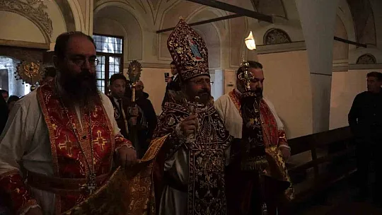 Miçing ayininde depremzedelere dua