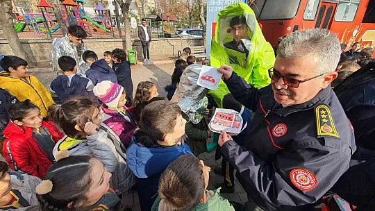 İtfaiyeciler, minik misafirlerini ağırladı...