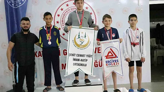 Miniklerin kıyasıya yarışı...