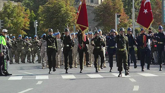 Asker selamlı karşılama