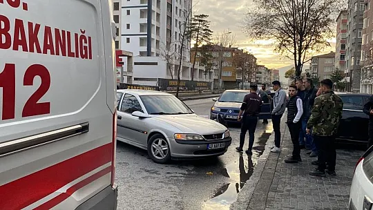 Motosiklet, otomobile çarptı!