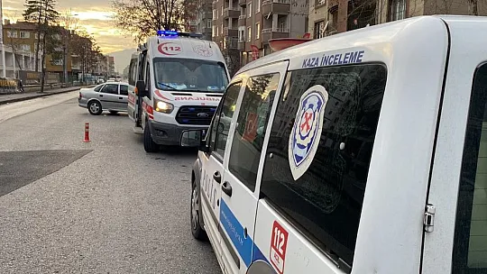 Motosiklet, otomobile çarptı!