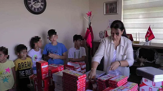 Muhtardan 250 öğrenciye kırtasiye yardımı