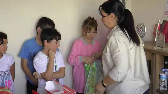 Muhtardan 250 öğrenciye kırtasiye yardımı