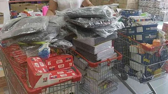 Muhtardan 250 öğrenciye kırtasiye yardımı