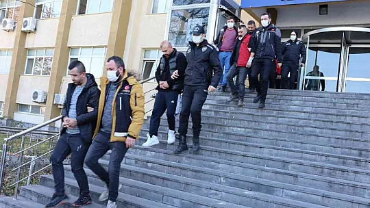 Uyuşturucudan 8 şahıs gözaltına alındı