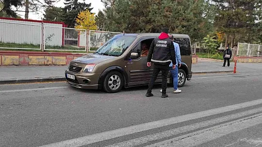 Okul önlerinde şok denetim...