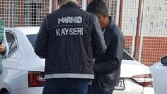 Ekipler okul çevrelerinde göz açtırmıyor