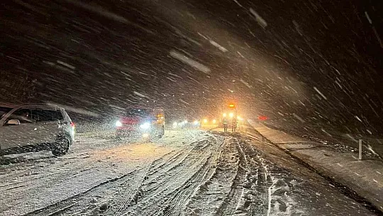 Kar yağışı ulaşımı olumsuz etkiledi