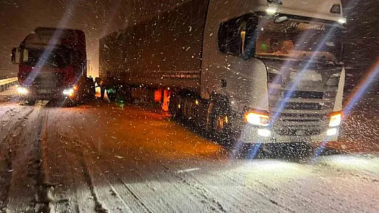 Kar yağışı ulaşımı olumsuz etkiledi