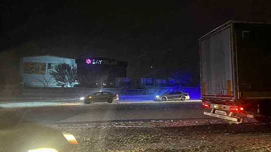 Kar yağışı ulaşımı olumsuz etkiledi