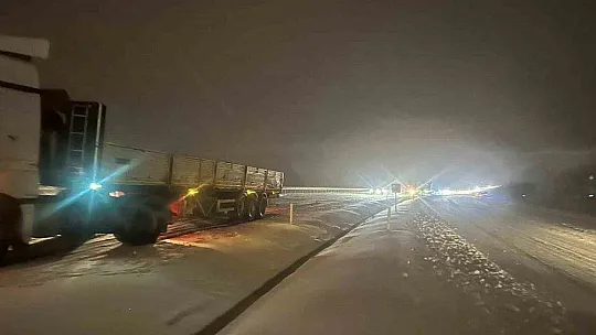 Kar yağışı ulaşımı olumsuz etkiledi