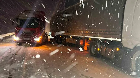 Kar yağışı ulaşımı olumsuz etkiledi
