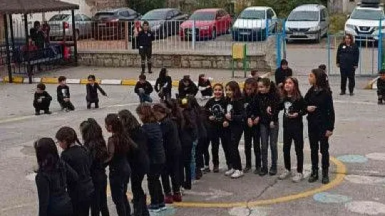 Öğrenci ve öğretmenlerden muhteşem gösteri