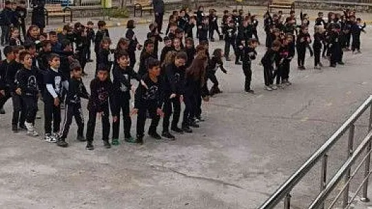 Öğrenci ve öğretmenlerden muhteşem gösteri