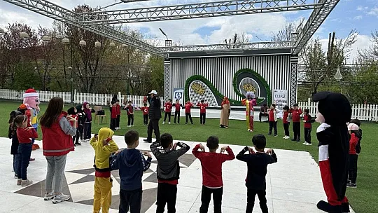 Afgan Mülteciler Derneği, Kayseri'de uçurtma şenlik yaptı!