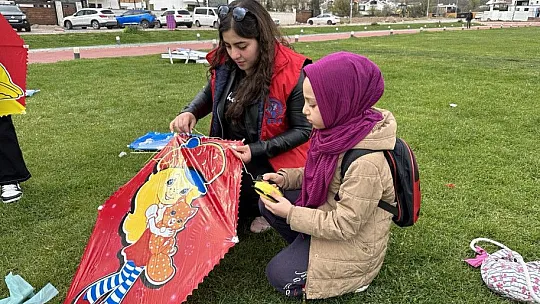 Afgan Mülteciler Derneği, Kayseri'de uçurtma şenlik yaptı!