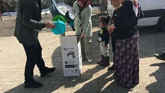 Öğrenciler, harçlıkları depremzedelere gönderdi