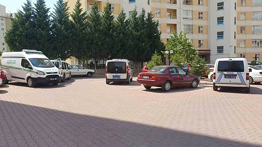 Pencereden düşen öğretmen hayatını kaybetti