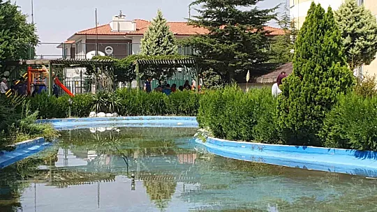 Pencereden düşen öğretmen hayatını kaybetti