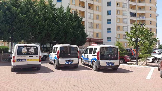 Pencereden düşen öğretmen hayatını kaybetti