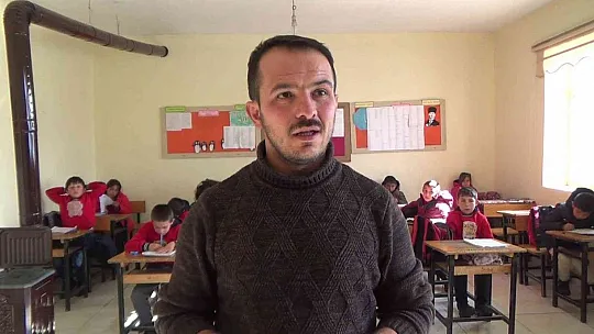 Okulda öğretmen, camide imam