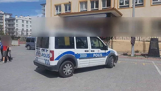 Kayseri'de bu da oldu! Ortaokul öğrencisi para istediği kız öğrenciyi bıçakladı