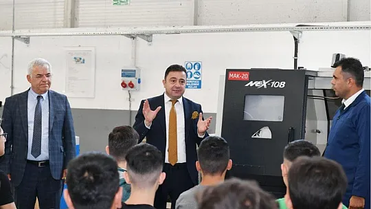OSB Başkanı Yalçın, Teknik Kolej'de öğrencilere nasihatte bulundu