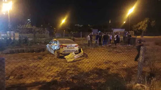 Hakimiyetini kaybetti bahçeye girdi