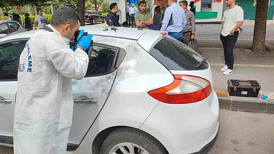 Otomobilin camı kırılıp 1 milyon 554 bin lira çalındı