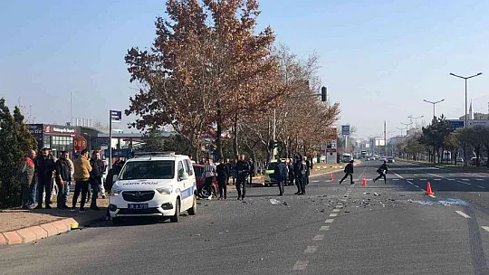 Otomobiller çarpıştı! 2 kişi...