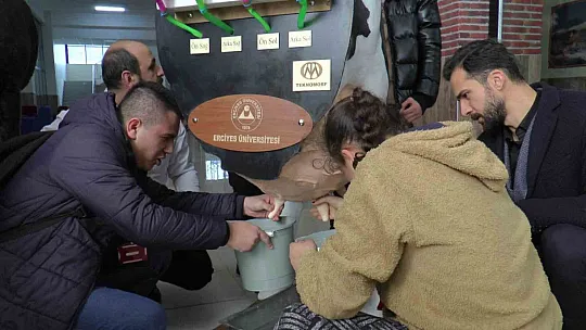 Özel çocuklar süt sağım tekniklerini öğrendi