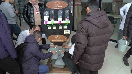 Özel çocuklar süt sağım tekniklerini öğrendi