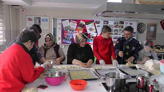 Özel öğrencilerden en özel kandil simidi