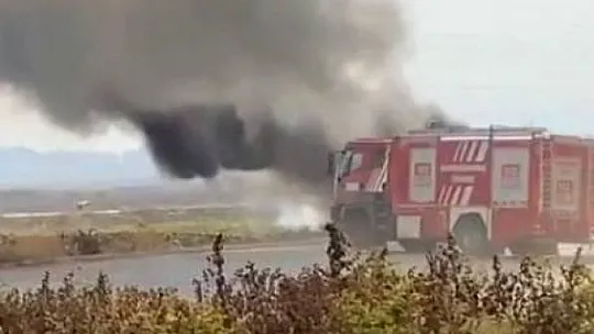 Park halindeki otomobil alev alev yandı
