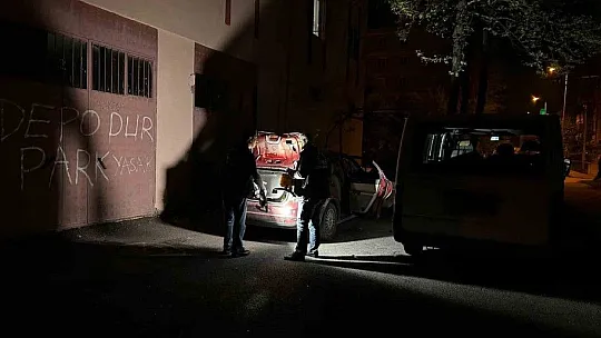 Kocasinan'da park halindeki araçta patlama...