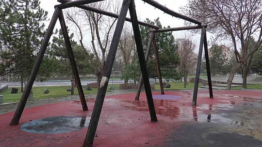 Park Yandı! Oyuncaklar Kül Oldu...Polis soruşturma başlattı