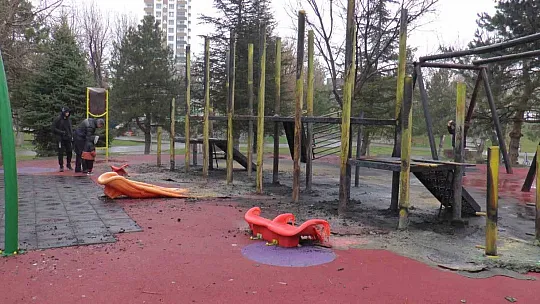 Park Yandı! Oyuncaklar Kül Oldu...Polis soruşturma başlattı