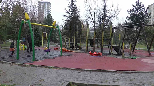Park Yandı! Oyuncaklar Kül Oldu...Polis soruşturma başlattı