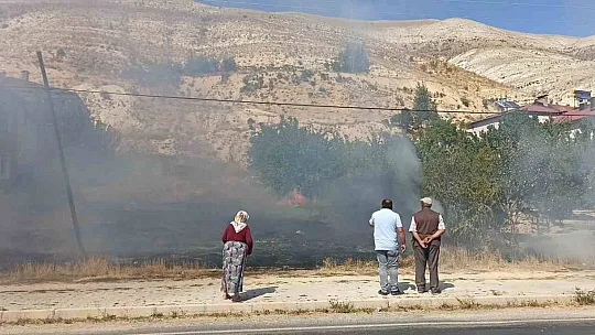 Patlayan lastik az kalsın evleri kül ediyordu