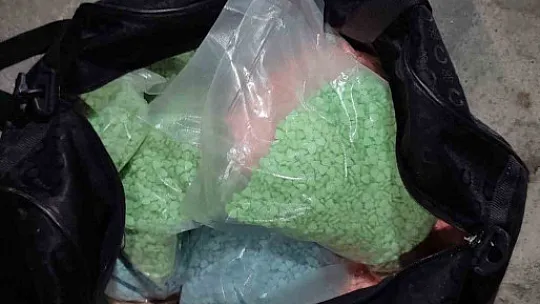 Polis 100 bin uyuşturucu hap ele geçirdi
