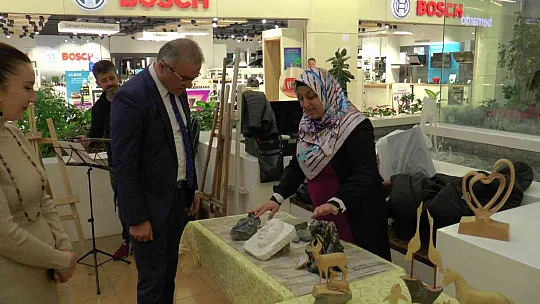 Resim öğretmenlerinden 'el emeği göz nuru' sergi