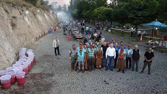 Vatandaşlar hem kaynatıyor, hem kaynaşıyor!