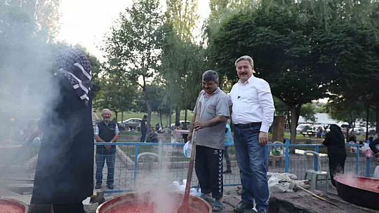 Vatandaşlar hem kaynatıyor, hem kaynaşıyor!