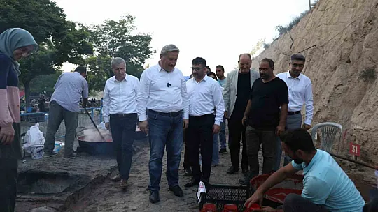Vatandaşlar hem kaynatıyor, hem kaynaşıyor!